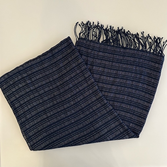 Calvin Klein | Classic Navy & Silver Scarf / Shawl / Wrap - Picture 12 of 16